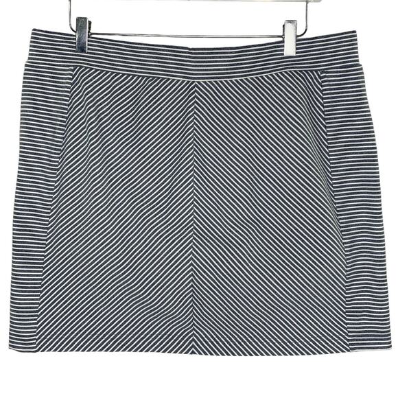 T by Talbots XL Womens Activewear Black White Striped Skort Pull On - Picture 2 of 7